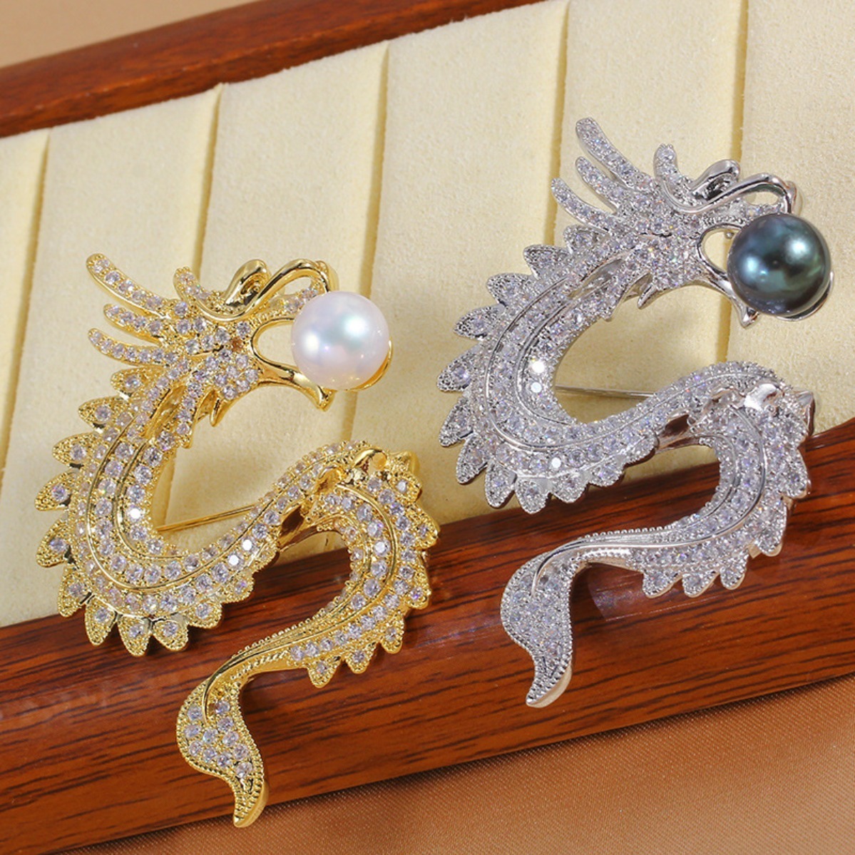 Brooch Pin Gold - เข็มกลัดลายมังกรราศี ชุบทองเหลือง, เข็มกลัดประดับไข่มุกแบบ DIY ดีไซน์ใหม่ สวยงาม,