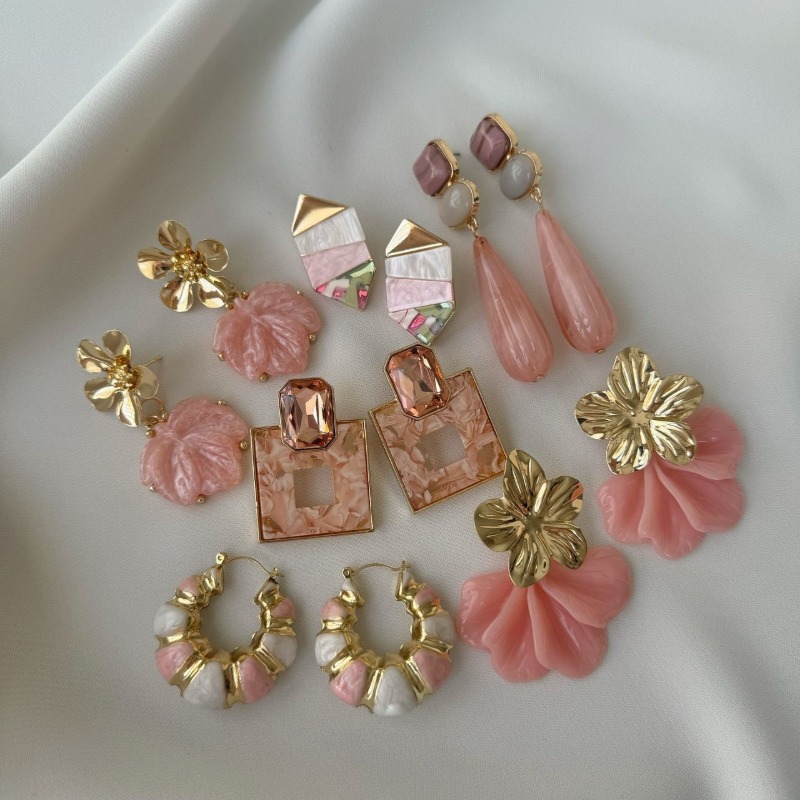 Women Accessories Wholesale China - ต่างหูสีชมพูหวานลายดอกไม้ทรงหยดน้ำ สไตล์แฟชั่น สดใส ขนาดเล็ก ใส่ได้หลากหลาย หรูหรา