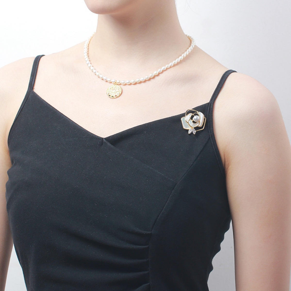 ตัวเรือนเข็มกลัดลายดอกคาเมลเลี - Brooch Pin Gold บทวิจารณ์และราคา