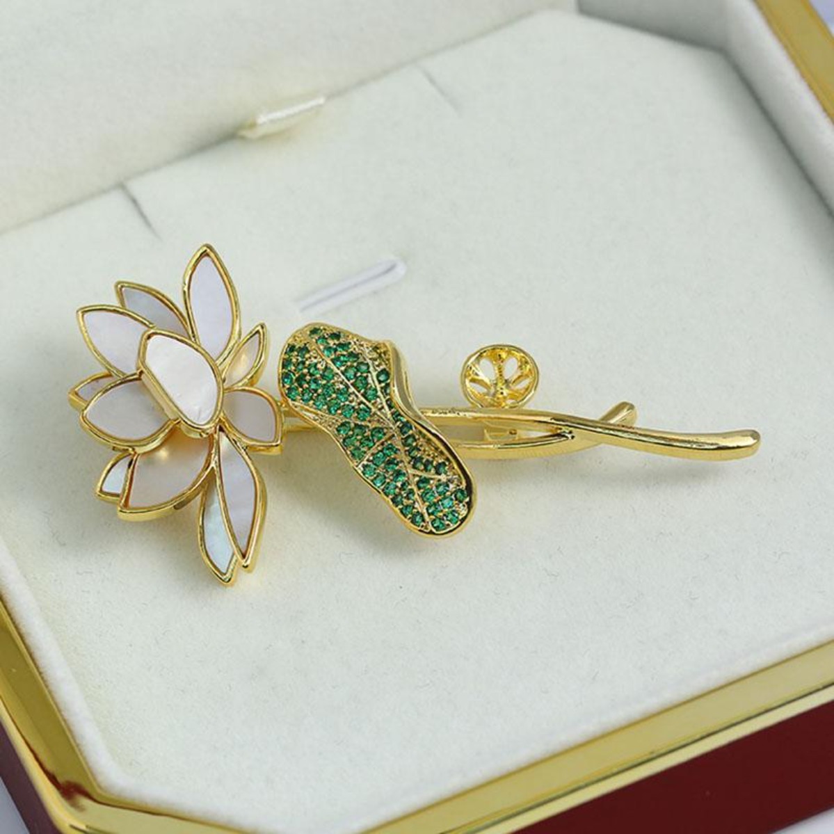 เข็มกลัดลายดอกบัวและใบไม้ชุบทอ - Brooch Pin Gold บทวิจารณ์และราคา