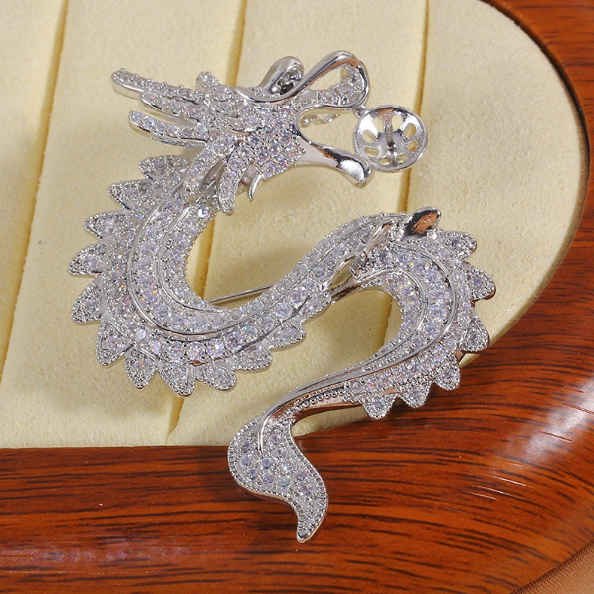 เข็มกลัดลายมังกรราศี ชุบทองเหล - Brooch Pin Gold บทวิจารณ์และราคา