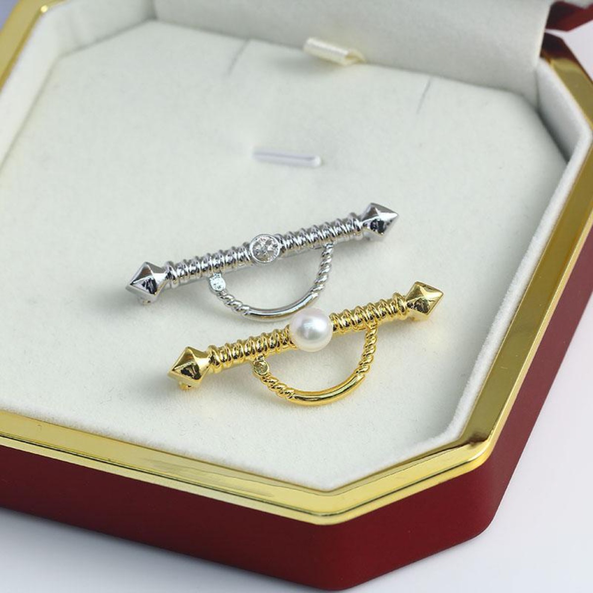 ตัวเรือนเข็มกลัดลายเกลียวเส้นต - Brooch Pin Gold บทวิจารณ์และราคา