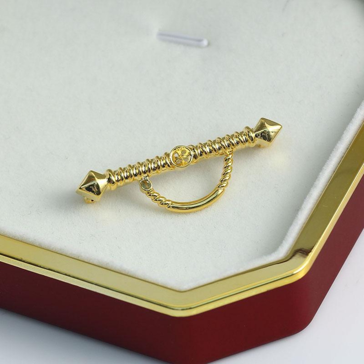 ตัวเรือนเข็มกลัดลายเกลียวเส้นต - Brooch Pin Gold บทวิจารณ์และราคา