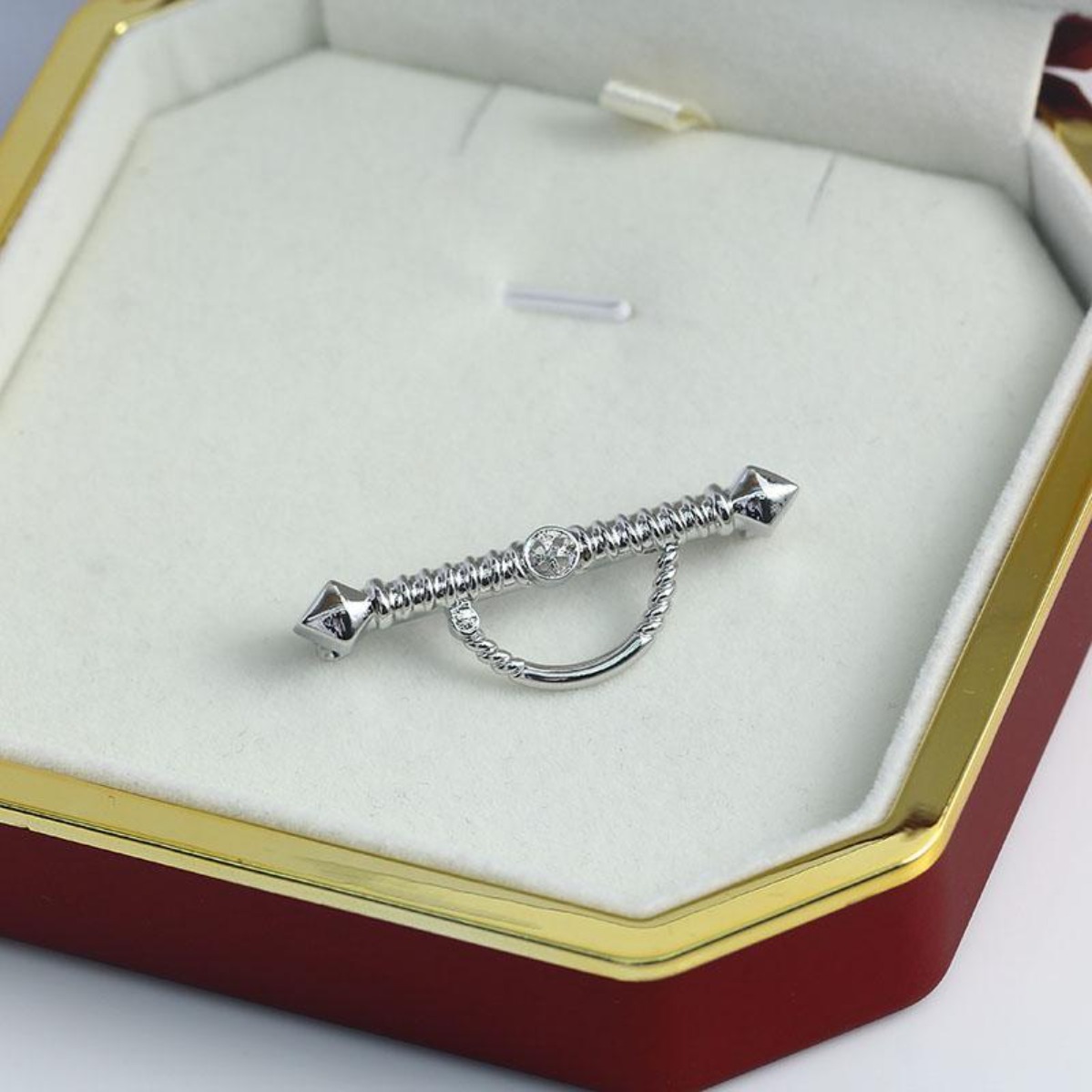 ตัวเรือนเข็มกลัดลายเกลียวเส้นต - Brooch Pin Gold บทวิจารณ์และราคา