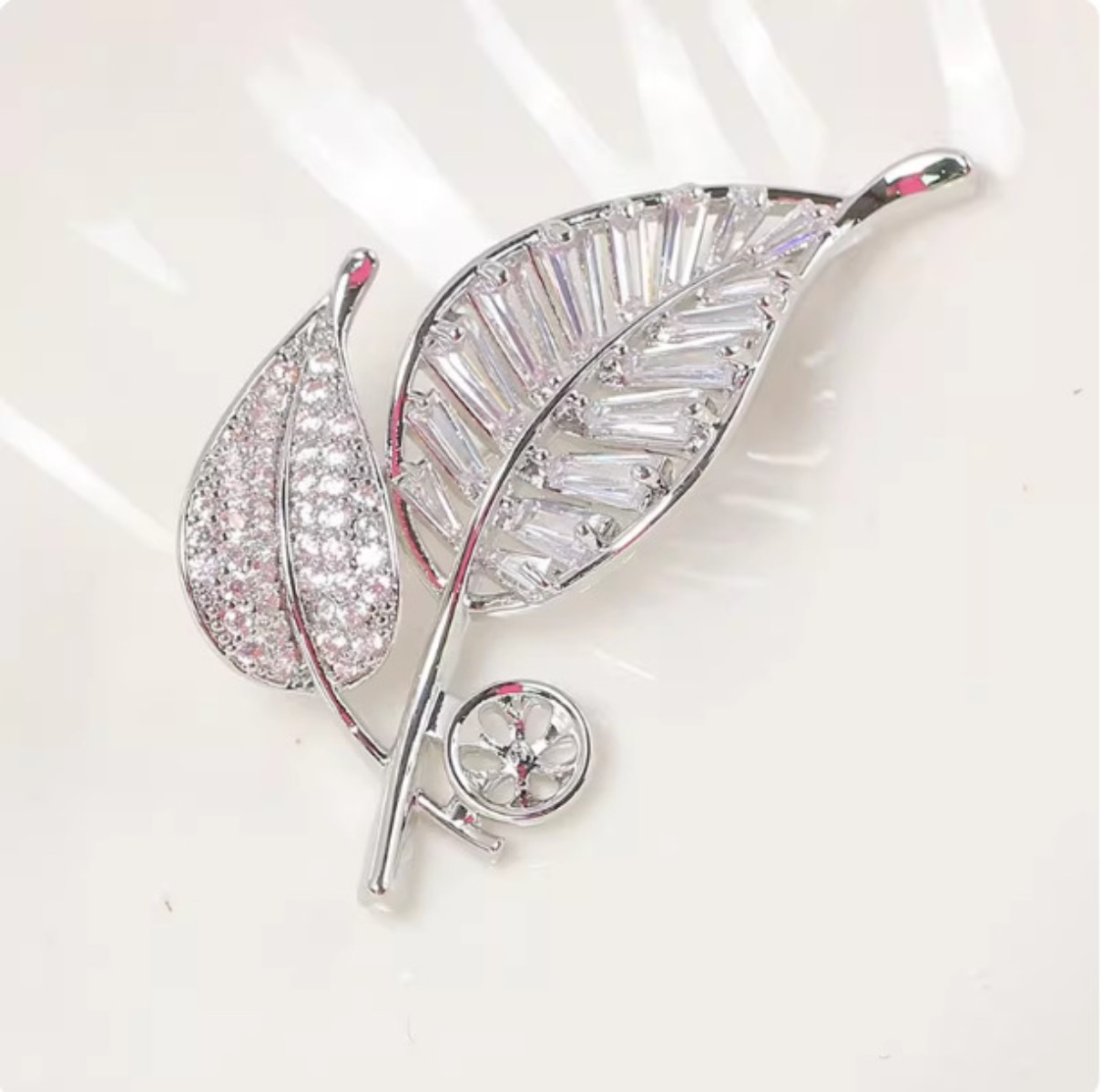 เข็มกลัดเปล่ารูปใบไม้ชุบทองเหล - Brooch Pin Gold บทวิจารณ์และราคา