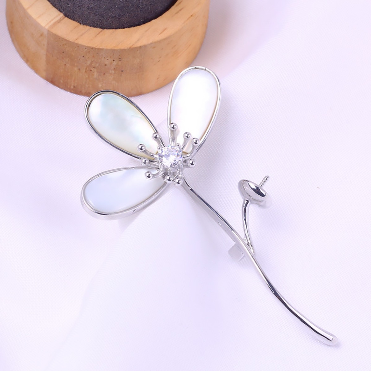 เข็มกลัดดอกไม้ 3 กลีบ ชุบทองเห - Brooch Pin Gold บทวิจารณ์และราคา